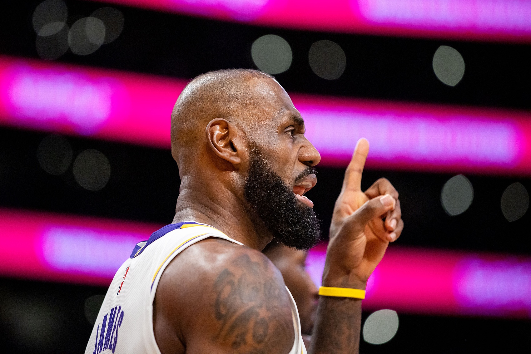 开云体育app-夸梅：詹姆斯通过富保罗控制了联盟 让NBA修改规则&amp;允许他走步