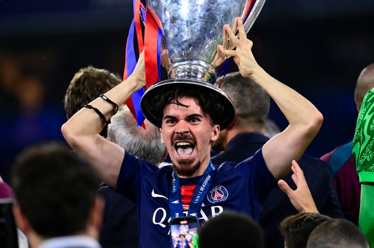 开云体育官网-维蒂尼亚：现不考虑去皇马或沙特 佩德里、内维斯、B费前三我第四